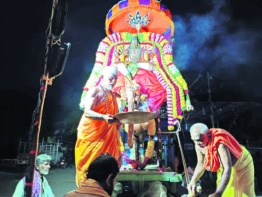మట్టి విగ్రహం.. పర్యావరణ హితం 1