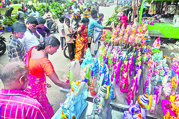 పూజలందుకో.. వి(శ్వ)నాయకా 1