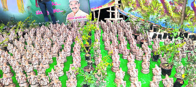 చవితి వేడుకలకు సర్వం సిద్ధం1