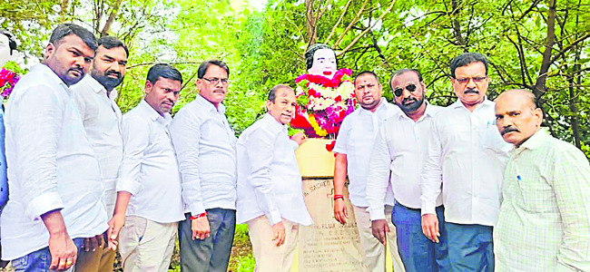 గణపతి ఆకారంలో విద్యార్థులు 1