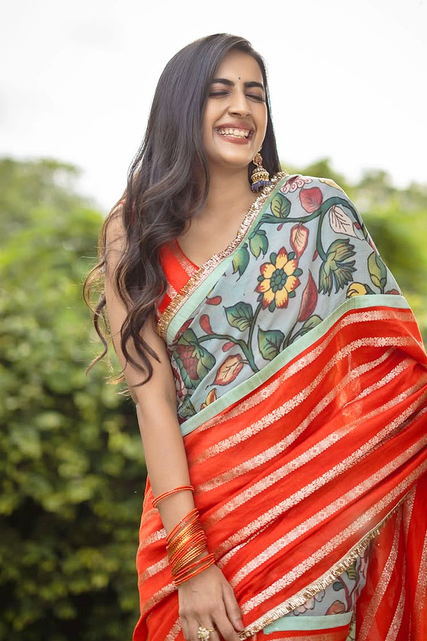 Actress Niharika Konidela Beautiful Looks in Saree Photos2