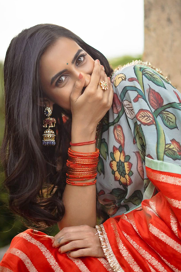 Actress Niharika Konidela Beautiful Looks in Saree Photos10