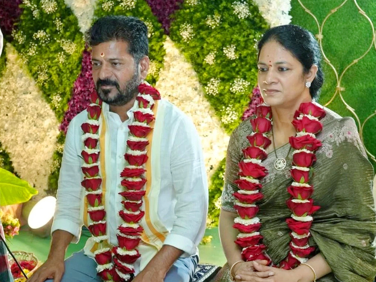 CM Revanth Reddy And Wife Perform Special Ganesh Navaratri Puja PHotos3