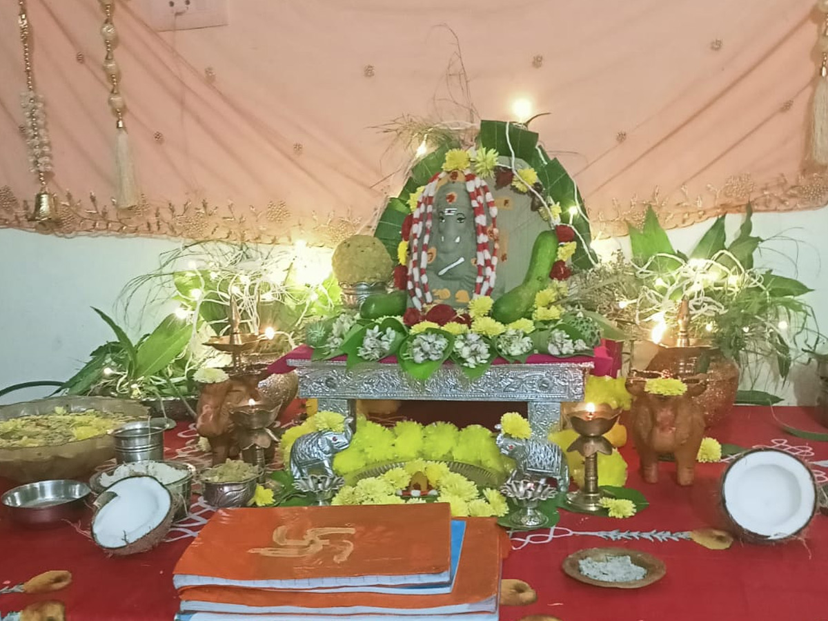 Devotees selfie With Lord Ganesh PHotos2