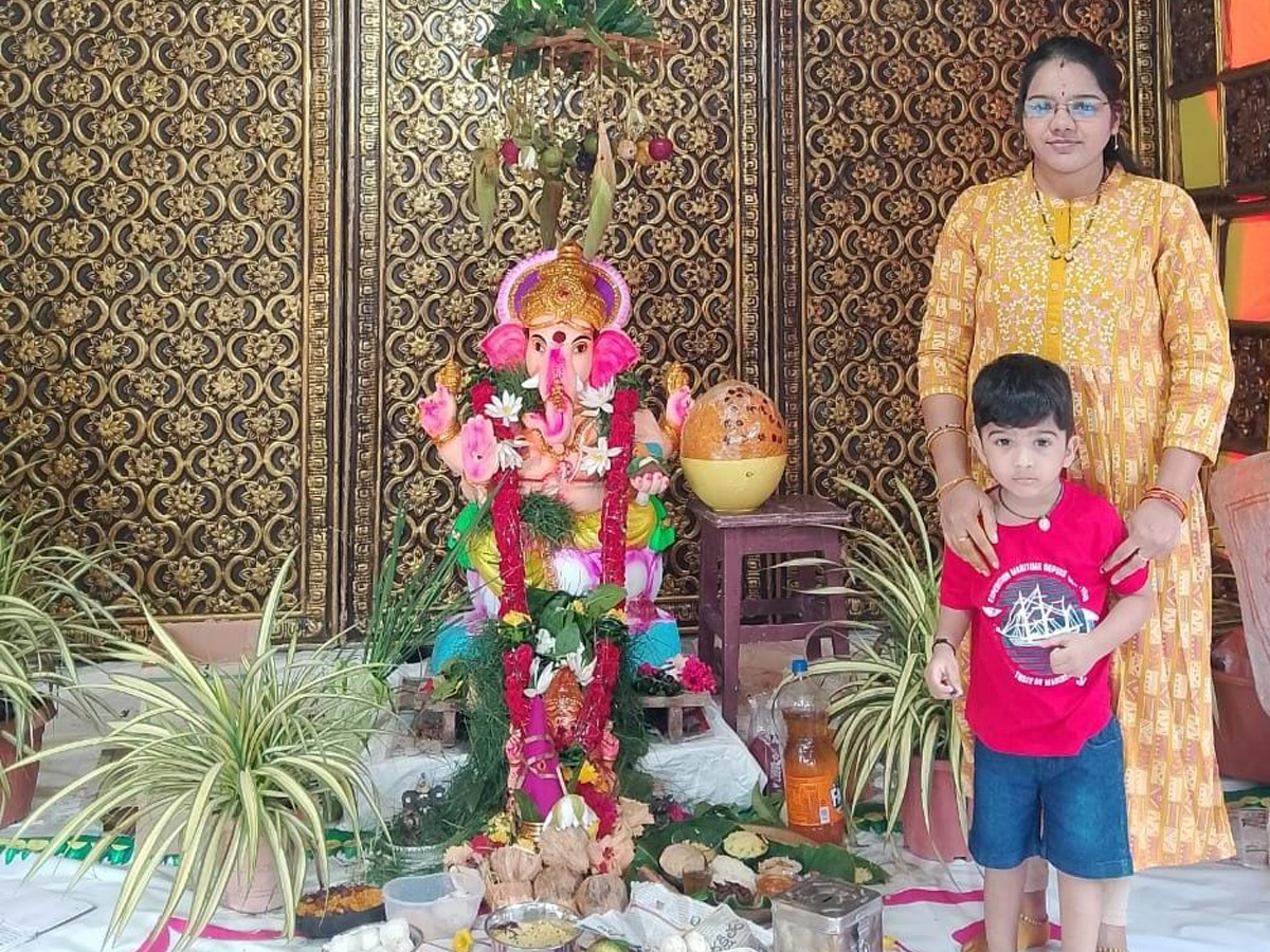 Devotees selfie With Lord Ganesh PHotos4