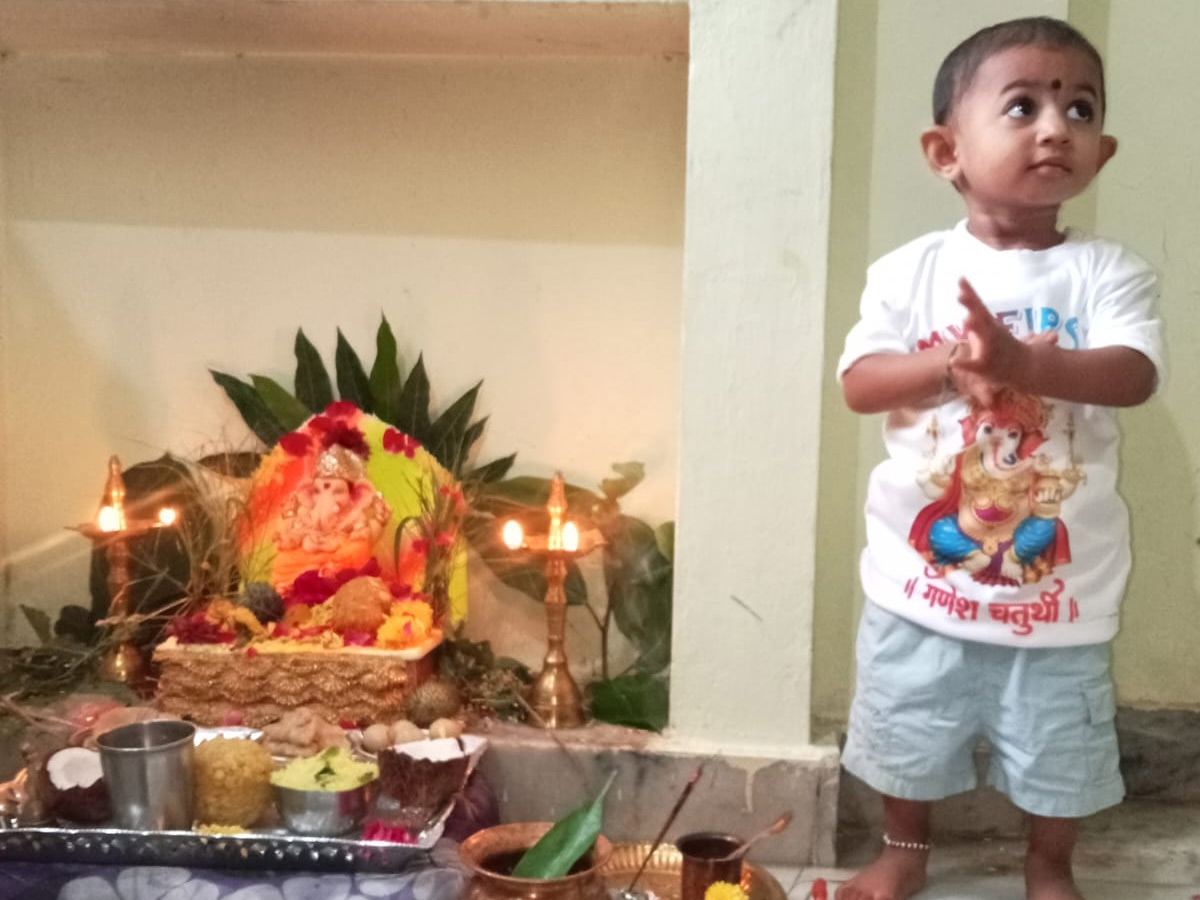 Devotees selfie With Lord Ganesh PHotos6