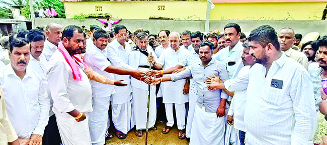 రోడ్ల పనుల సత్వర పూర్తికి సూచన 2