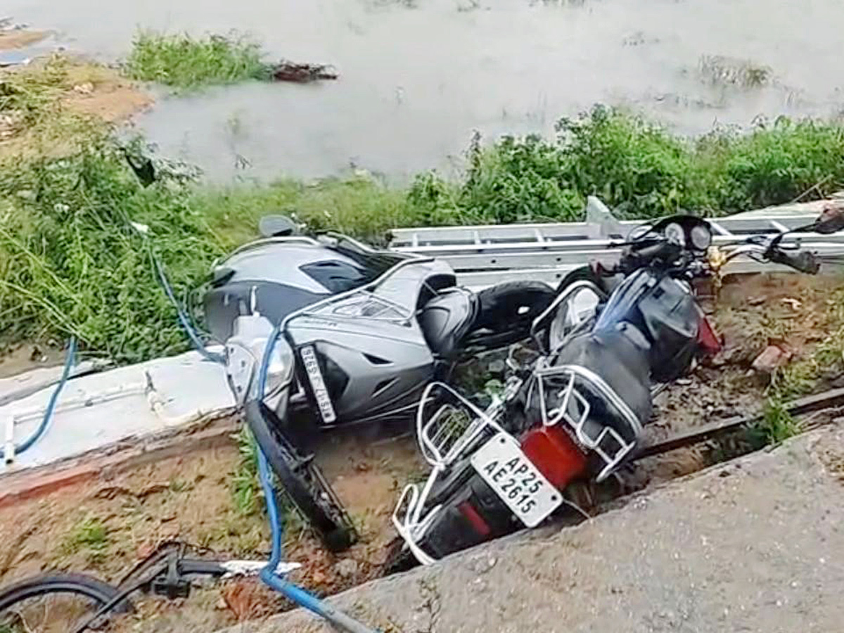 Breaking News : Kamareddy District in Telangan Floods HD Photos23