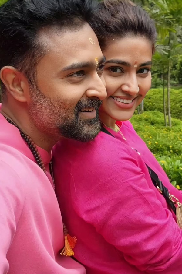 Actress Sneha with Her husband prasanna Beautiful Photos11