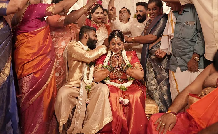Anchor Anushree Married Roshan In a Dreamy Wedding: Photos5