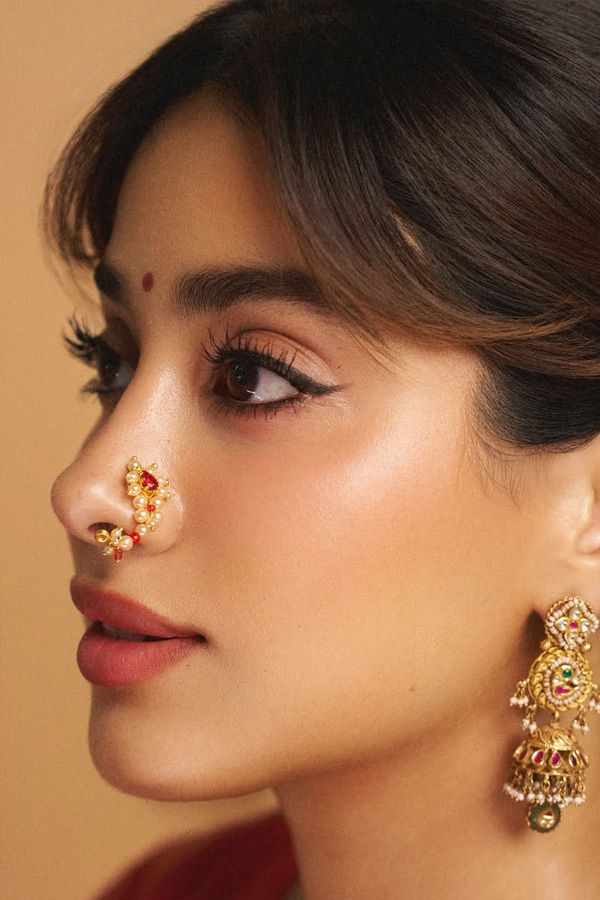 Janhvi Kapoor Performs Puja During Ganesh Chaturthi Celebrations At Manish Malhotra Home Photos9