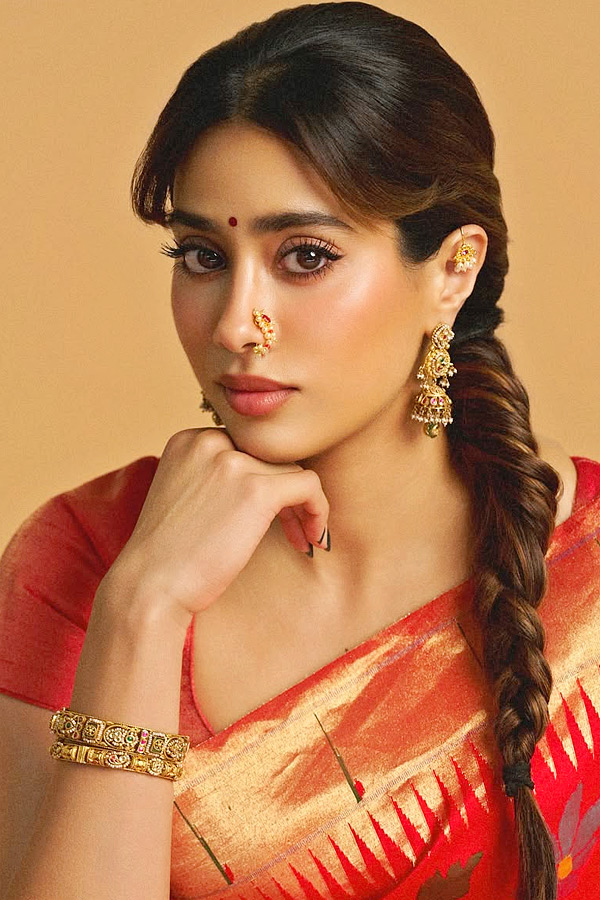 Janhvi Kapoor Performs Puja During Ganesh Chaturthi Celebrations At Manish Malhotra Home Photos10