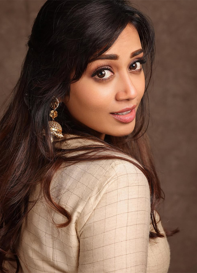 Nivetha Pethuraj makes it official actress to marry Rajhith Ibran13