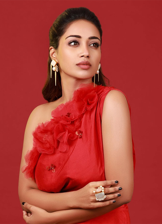Nivetha Pethuraj makes it official actress to marry Rajhith Ibran16
