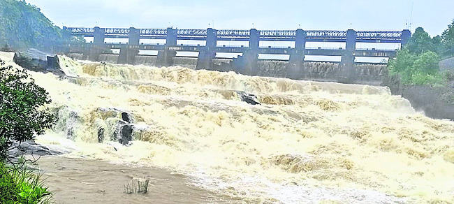 డుడుమ, జోలాపుట్టు జలాశయాలకుభారీగా వరద నీరు1