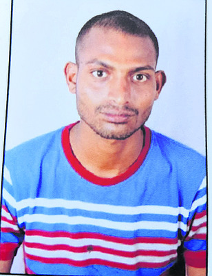 రైలు ఢీకొని రైల్వే ఉద్యోగి..1