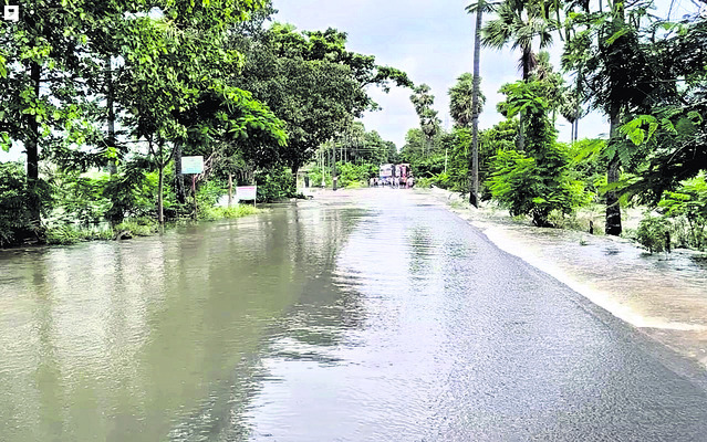 ముంచెత్తిన వరద1