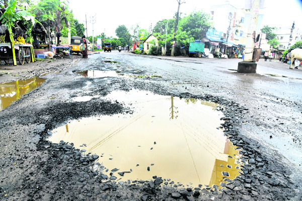 రహదారులు.. నరకానికి నకళ్లు5