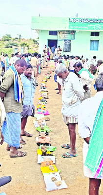 పడిగాపులు..! 1
