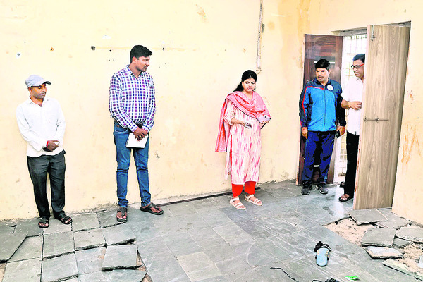 నిమజ్జన ప్రదేశాలను పరిశీలించిన సీపీ1