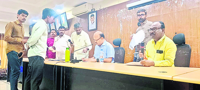 డిజిటల్ అసిస్టెంట్లకు ఉద్యోగోన్నతులు 1