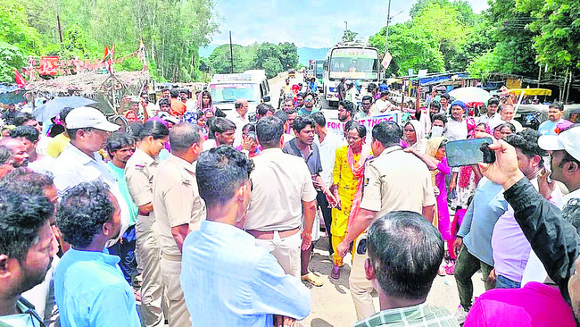 నిందితులను అరెస్టు చేయాలి 1