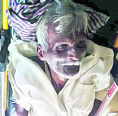 లారీ ఢీకొని ప్రైవేటు ఉద్యోగి దుర్మరణం 2