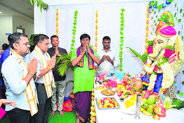 కొలువుదీరిన ఏకదంతుడు2