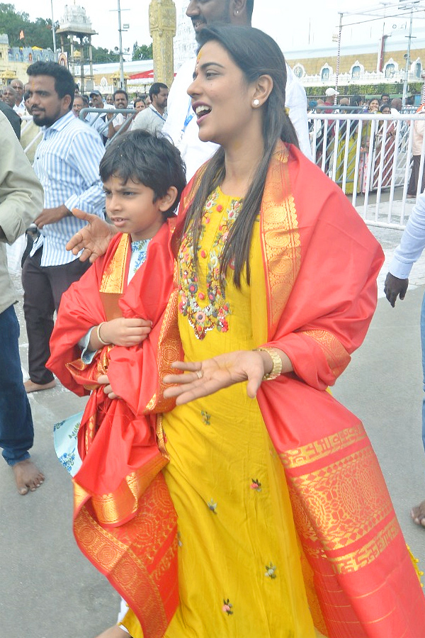 Actress Aishwarya Rajesh Visited Tirumala Temple Photos12