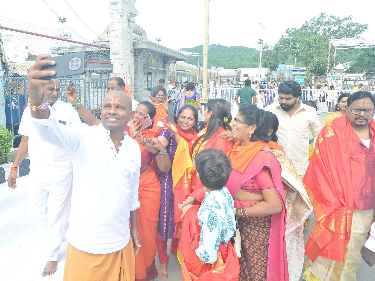 Actress Aishwarya Rajesh Visited Tirumala Temple Photos16