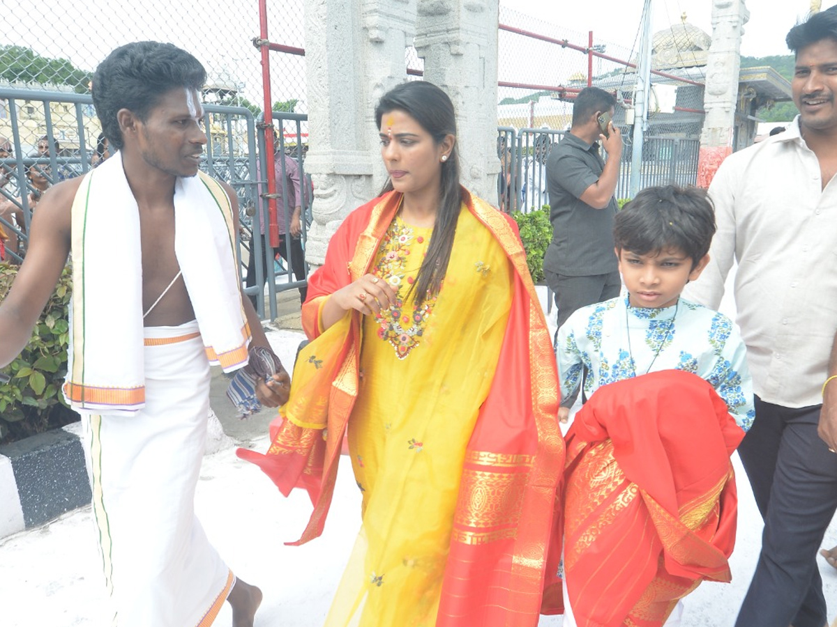 Actress Aishwarya Rajesh Visited Tirumala Temple Photos17