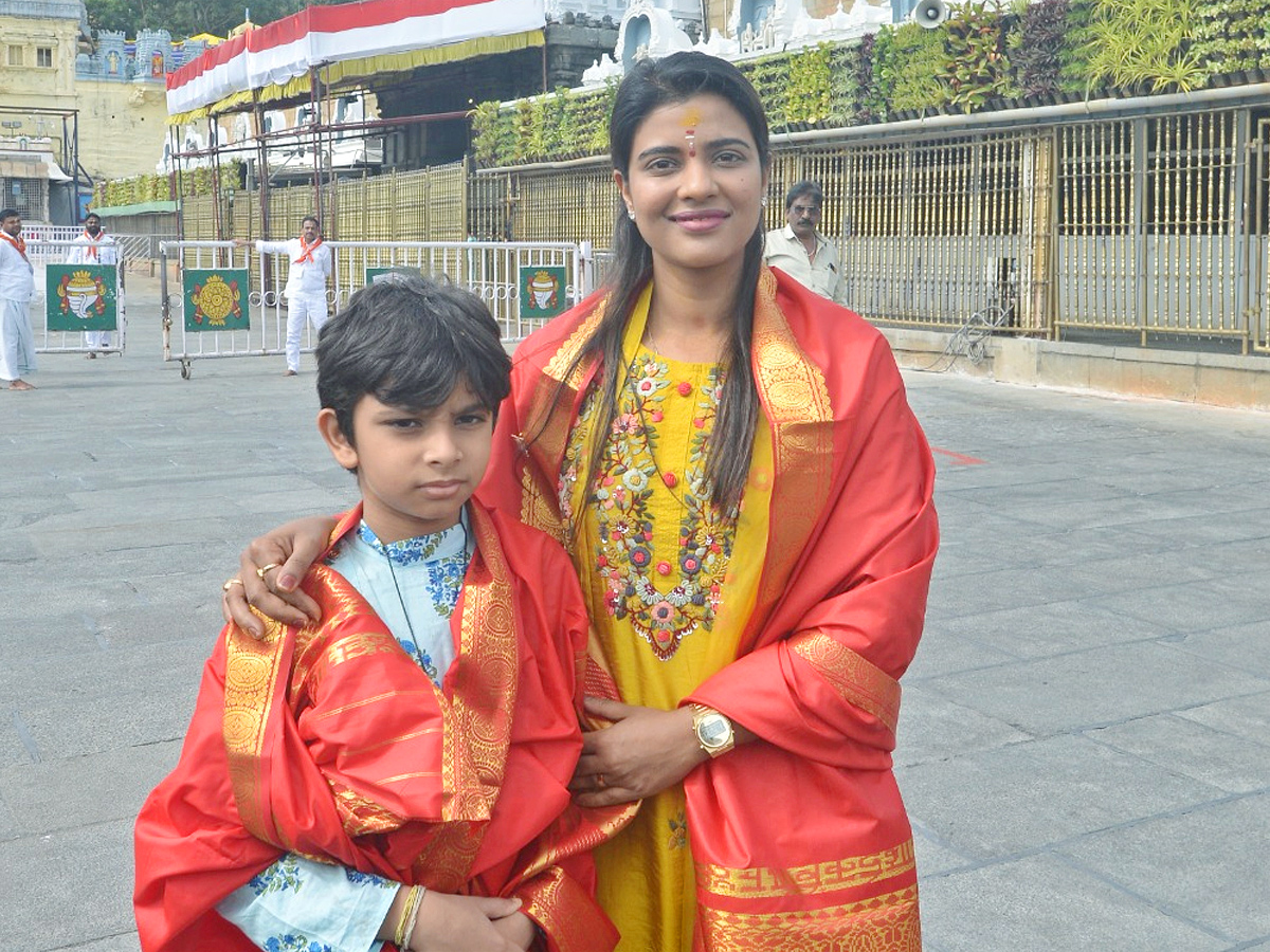 Actress Aishwarya Rajesh Visited Tirumala Temple Photos2