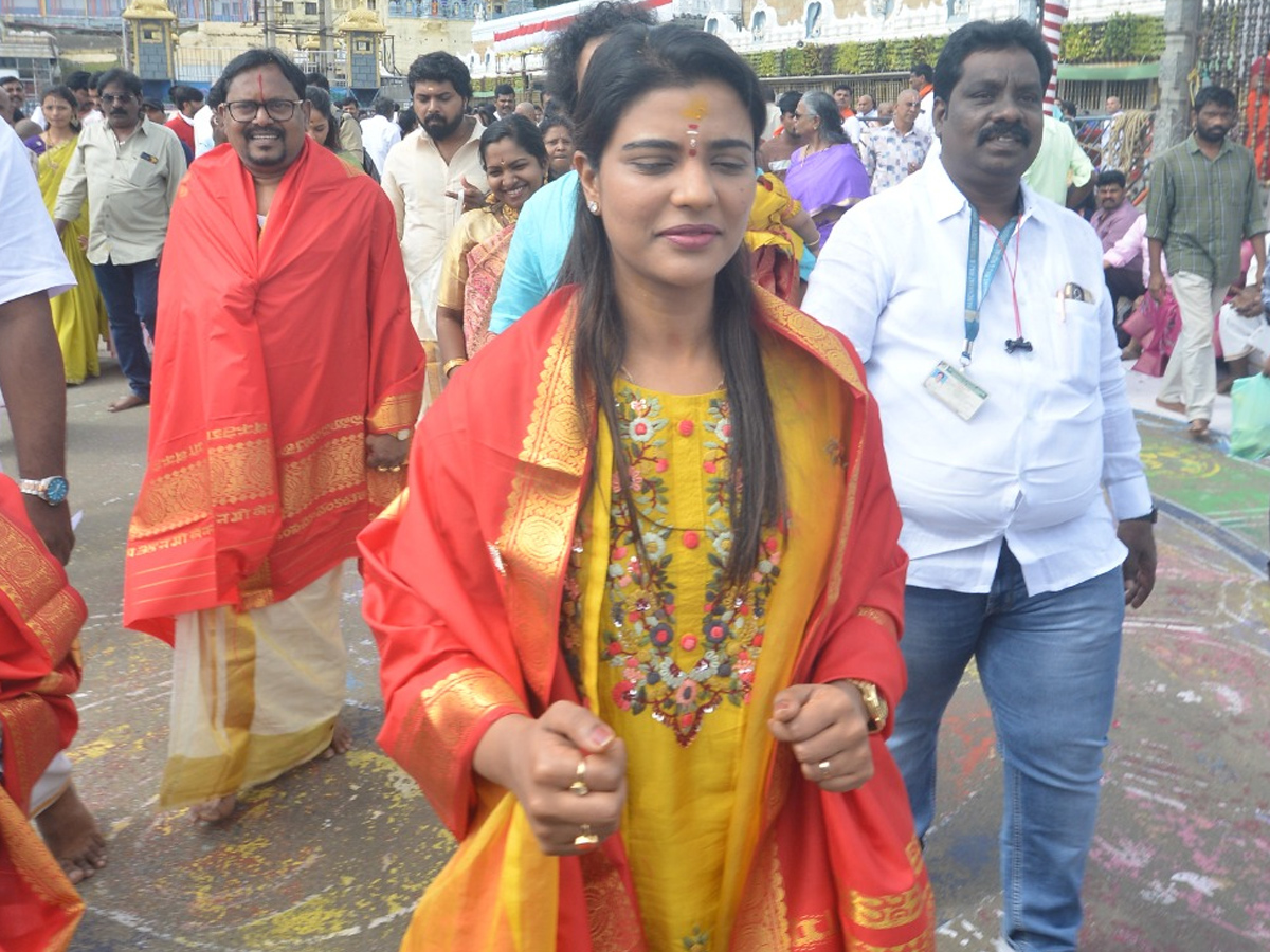 Actress Aishwarya Rajesh Visited Tirumala Temple Photos5