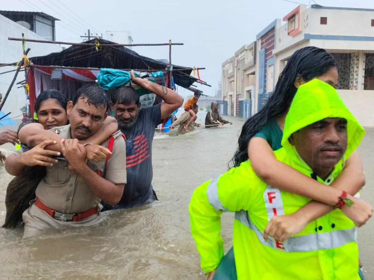 Heavy Rain 2025 in Kamareddy Photos1