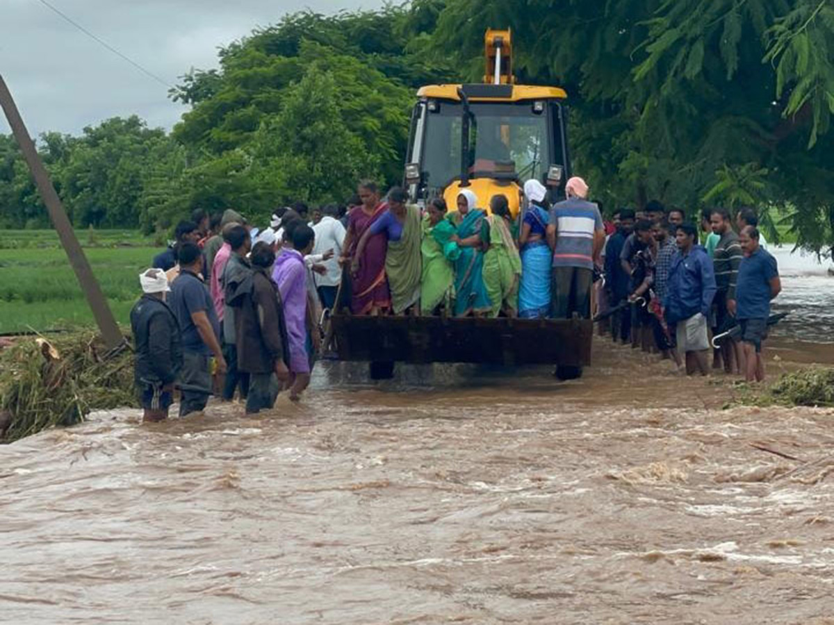 Heavy Rain 2025 in Kamareddy Photos12