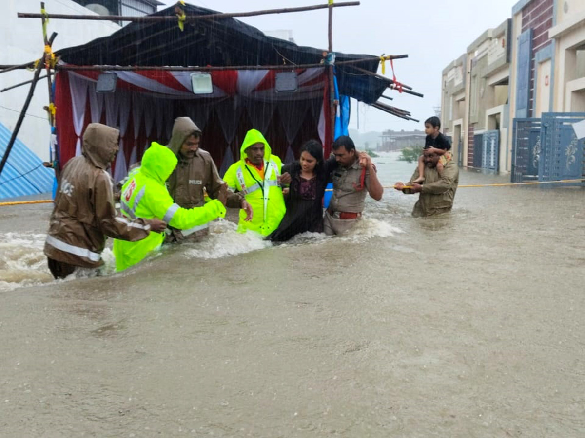 Heavy Rain 2025 in Kamareddy Photos5