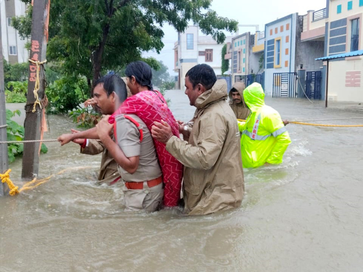 Heavy Rain 2025 in Kamareddy Photos7