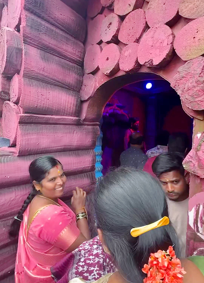 Pushpa 2 Style Ganesh Mandapam In Chennai Photos8