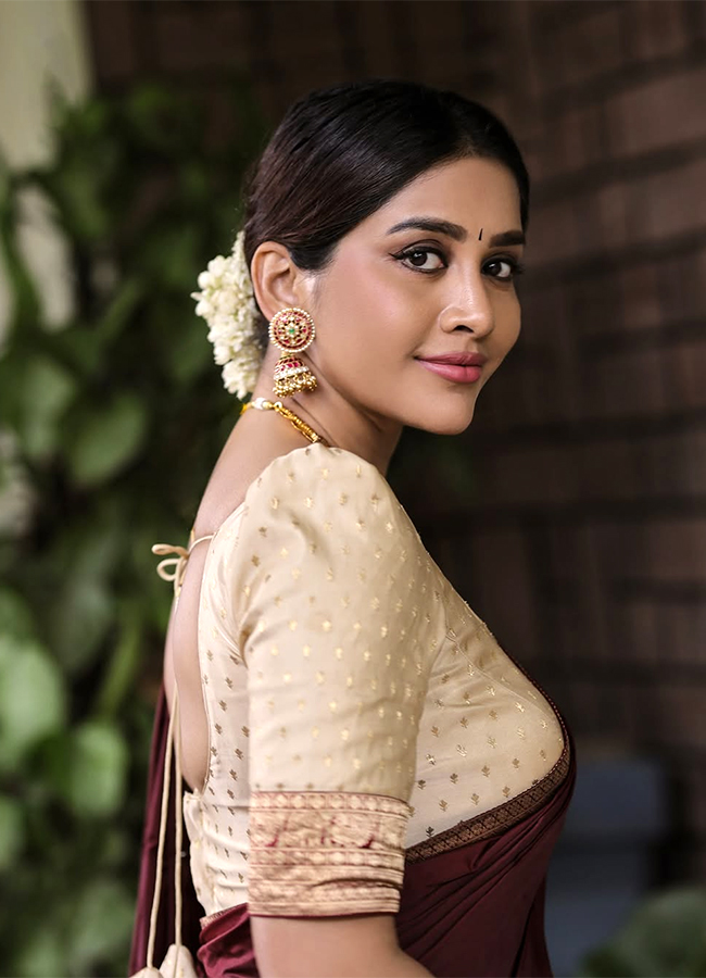 Tollywood Actress Nabha Natesh Family Photos HD9