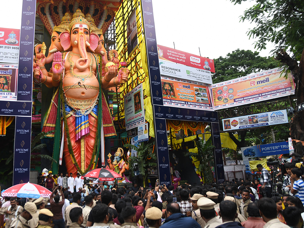 Vinayaka Chavithi : Khairatabad Ganesh Photos 202515