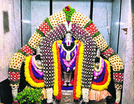 కొలువై ఉన్నాడే దేవదేవుడు1