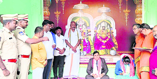 నృసింహుని సన్నిధిలో అదనపు జిల్లా జడ్జి
1