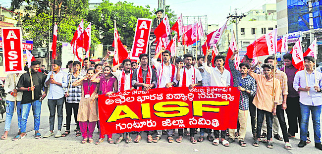 ప్రభుత్వ నిర్ణయాన్ని వెనక్కి తీసుకోవాలి 1