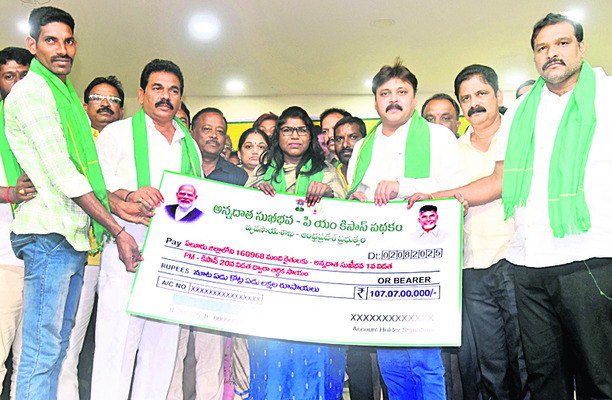 విద్యారంగాన్ని తుంగలో తొక్కుతున్న ప్రభుత్వం 
1