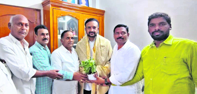 ఎల్లారెడ్డి ఎమ్మెల్యేకు శుభాకాంక్షలు
1