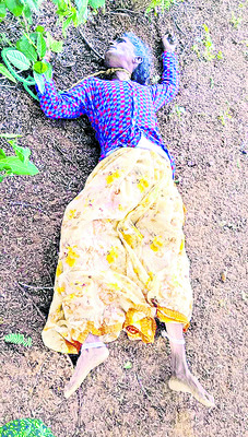అప్పులబాధతో మహిళ ఆత్మహత్య1