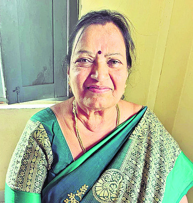 మహిళా మార్ట్లో డీలాపడిన వ్యాపారం1