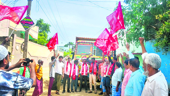 రోడ్డు ప్రమాదంలో  వ్యక్తికి గాయాలు   1
