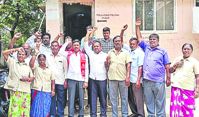 కనీస వేతనాలు అమలు చేయాలి
1