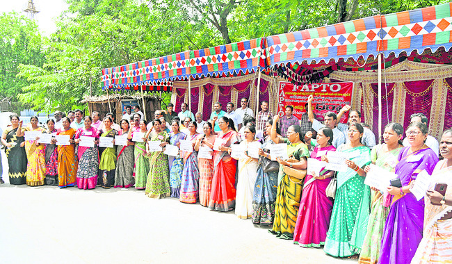 ఉపాధ్యాయులపై పాలకులకు నిర్లక్ష్యం తగదు 
1